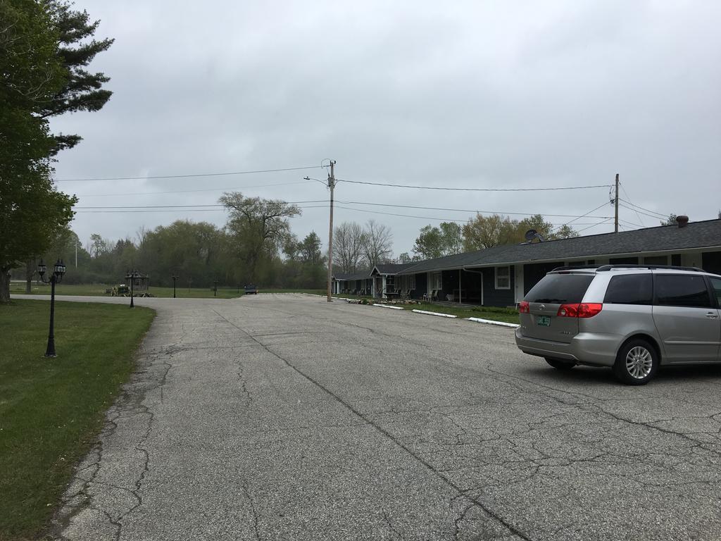 Weathervane Motel Manchester Exterior photo